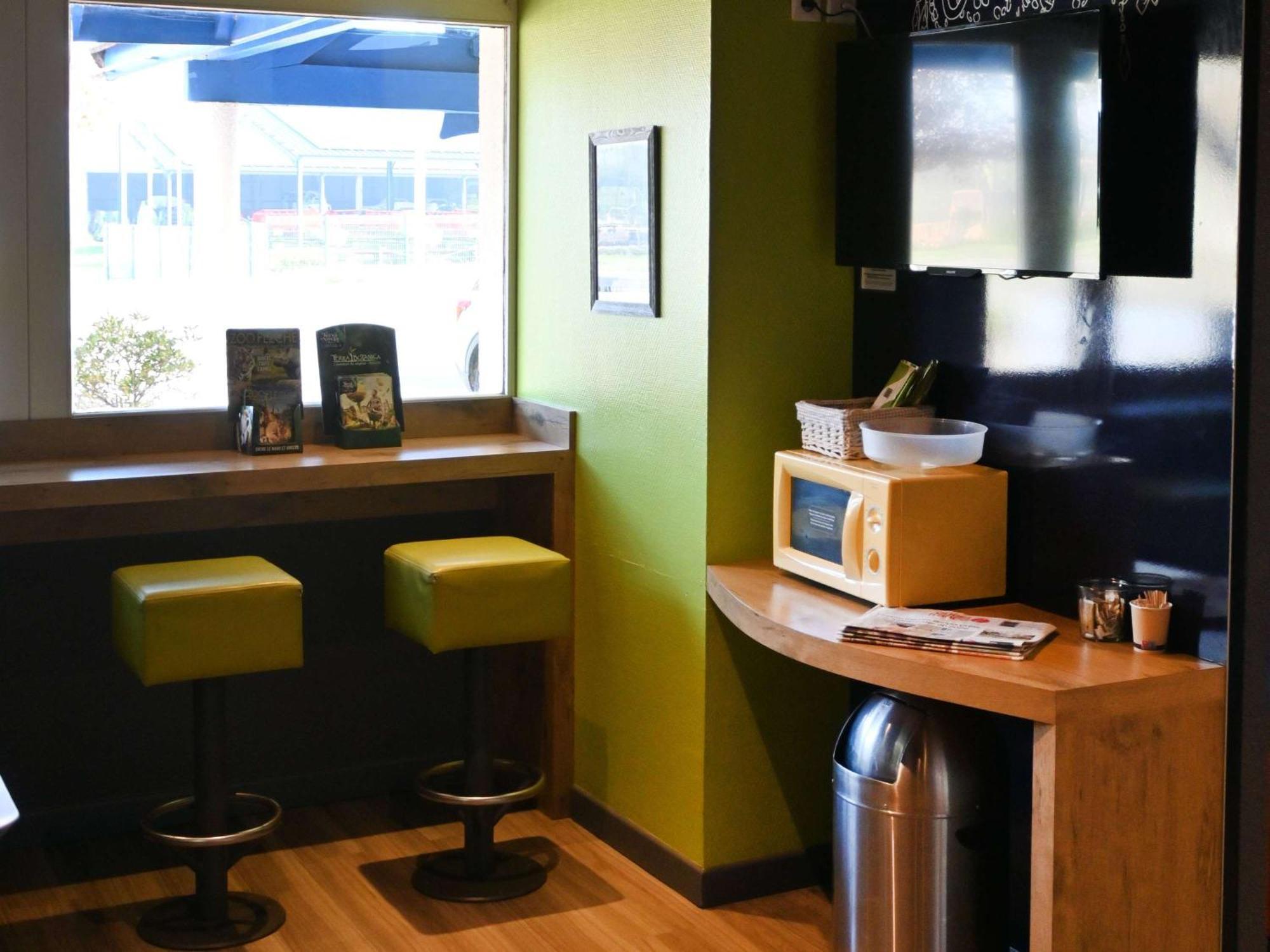 Hotel ibis Budget Laval Bonchamp Les Laval Buitenkant foto